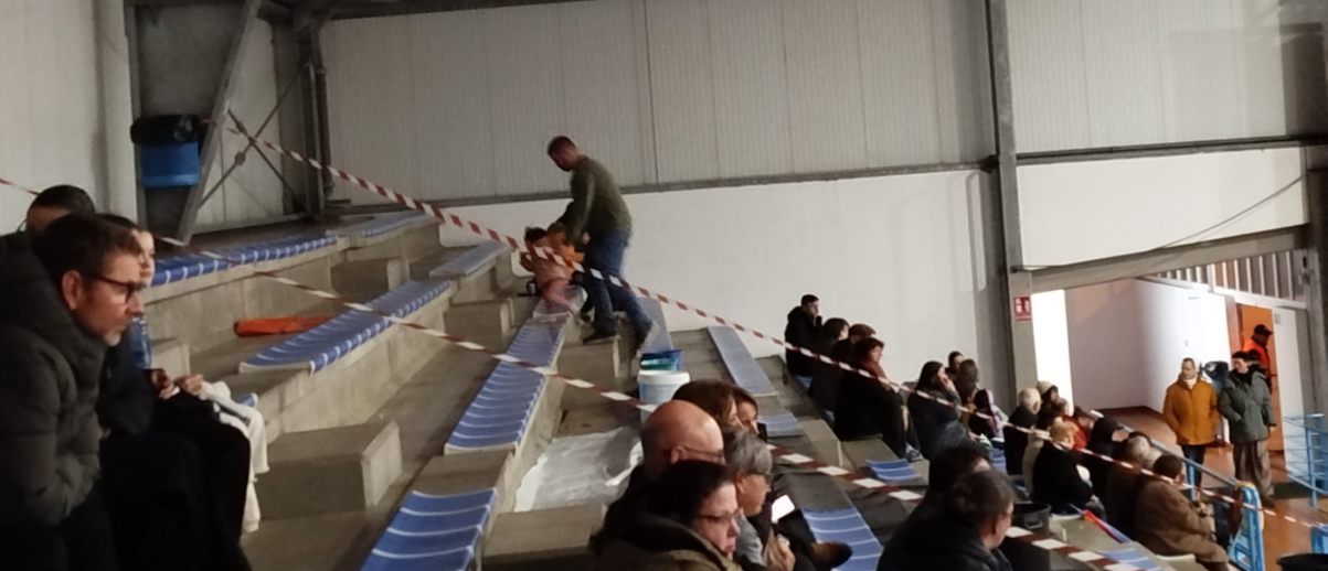 <b>Goteiras no pavillon</b><span class=tm-skincolor></span>